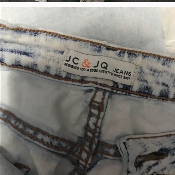 JC & JQ washed out light ripped Size 9 jeans - Picture 6 of 8
